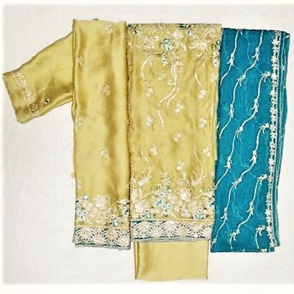 Woman's Unstitched Pakistani Suit. - Picture 1 of 2